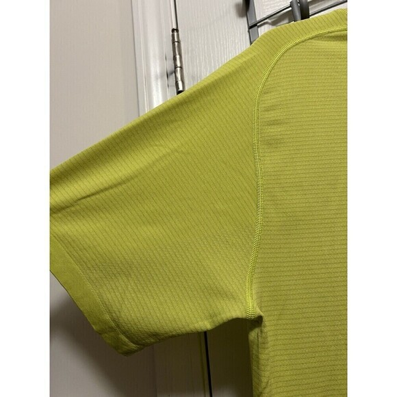 Lululemon Metal Vent Tech Tee Short Sleeve Size Men’s Large Yellow Top Neon - Picture 13 of 14